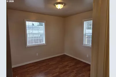 1306 S 3rd Ave, Kelso, WA 98626 - Photo 9