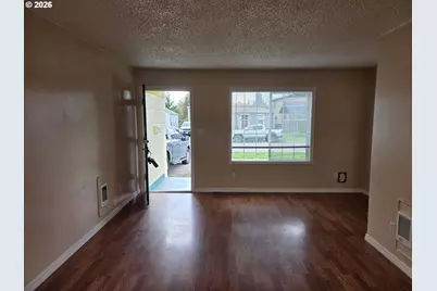 1306 S 3rd Ave, Kelso, WA 98626 - Photo 5