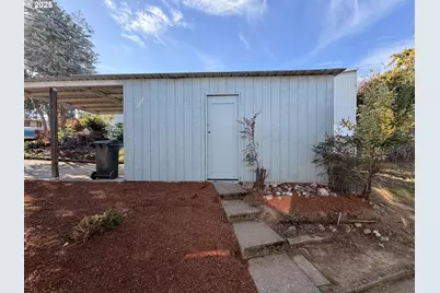 401 N Comstock Rd, Sutherlin, OR 97479 - Photo 17