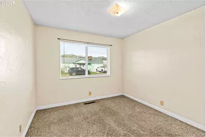 469 NE Sterling Dr, Roseburg, OR 97470 - Photo 21