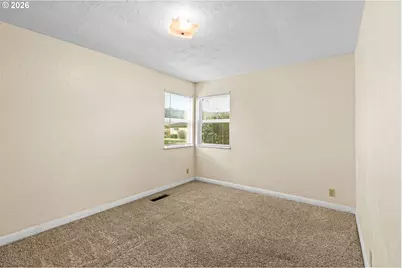 469 NE Sterling Dr, Roseburg, OR 97470 - Photo 19