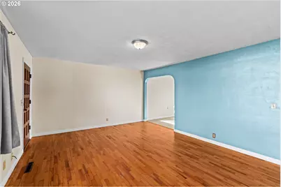 469 NE Sterling Dr, Roseburg, OR 97470 - Photo 9