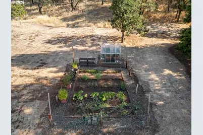 425 Cross Creek Dr, Roseburg, OR 97471 - Photo 43