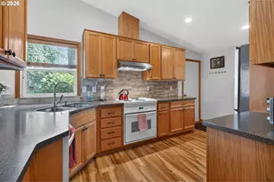 325 Bushnell Ln, Eugene, OR 97404 - Photo 5