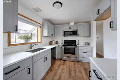 5714 NE Ainsworth St, Portland, OR 97218 - Photo 7
