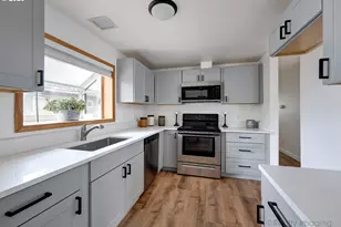 5714 NE Ainsworth St, Portland, OR 97218 - Photo 7