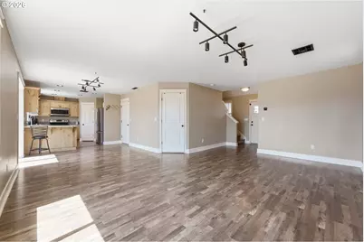 967 E 16th St, Lafayette, OR 97127 - Photo 5