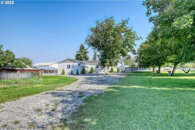 256 NW Jewell Ct, Irrigon, OR 97844 - Photo 3