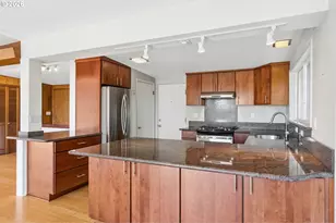 10435 SW 63rd Dr, Portland, OR 97219 - Photo 9