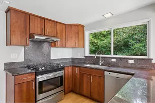 10435 SW 63rd Dr, Portland, OR 97219 - Photo 11