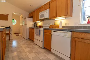 512 Robin Ln, Florence, OR 97439 - Photo 17