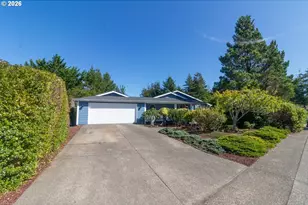 512 Robin Ln, Florence, OR 97439 - Photo 3