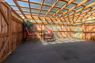 512 Robin Ln, Florence, OR 97439 - Photo 37