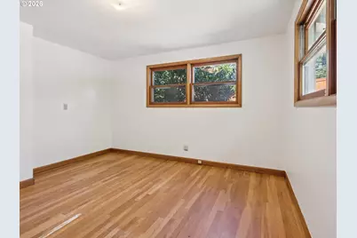10426 SE Lincoln Ct, Portland, OR 97216 - Photo 17