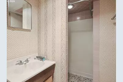 10426 SE Lincoln Ct, Portland, OR 97216 - Photo 29