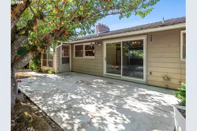 10426 SE Lincoln Ct, Portland, OR 97216 - Photo 37