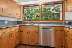 10426 SE Lincoln Ct, Portland, OR 97216 - Photo 9