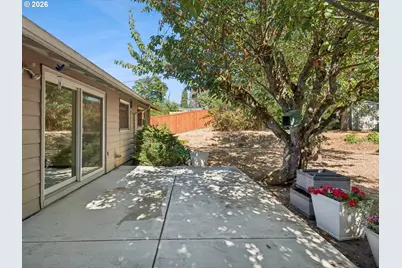 10426 SE Lincoln Ct, Portland, OR 97216 - Photo 33