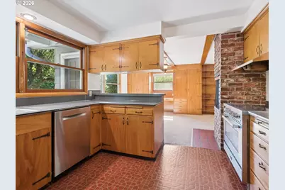 10426 SE Lincoln Ct, Portland, OR 97216 - Photo 9