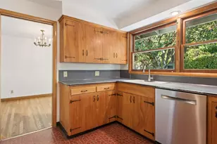 10426 SE Lincoln Ct, Portland, OR 97216 - Photo 11