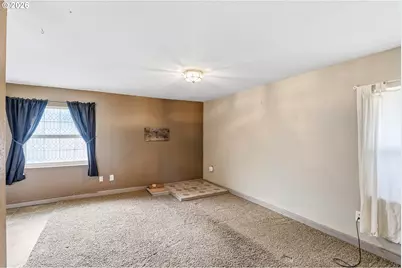 12510 SE Raymond St, Portland, OR 97236 - Photo 5