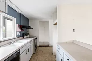 12510 SE Raymond St, Portland, OR 97236 - Photo 11