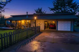 94268 6th St, Gold Beach, OR 97444 - Photo 3