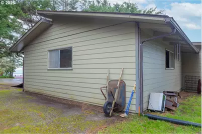 94268 6th St, Gold Beach, OR 97444 - Photo 37