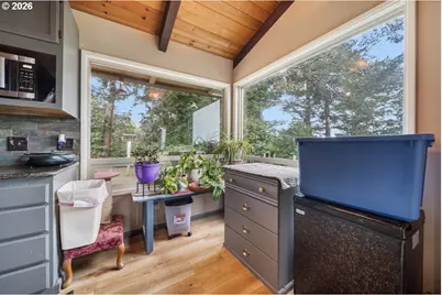 94268 6th St, Gold Beach, OR 97444 - Photo 15