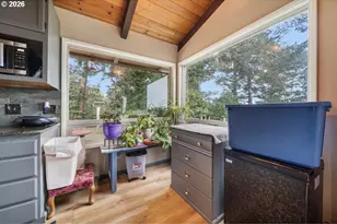 94268 6th St, Gold Beach, OR 97444 - Photo 13