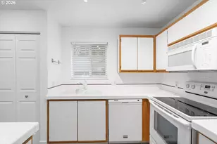 20915 Fawn Ct, West Linn, OR 97068 - Photo 7