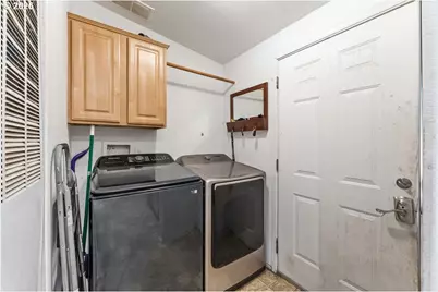 265 SE Grape Ave, Winston, OR 97496 - Photo 3