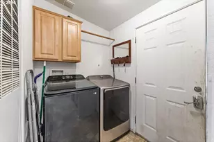 265 SE Grape Ave, Winston, OR 97496 - Photo 3