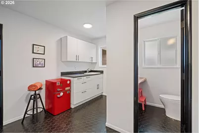 8110 SW Valley View Dr, Portland, OR 97225 - Photo 21