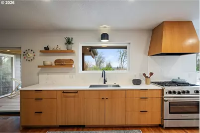 8110 SW Valley View Dr, Portland, OR 97225 - Photo 11