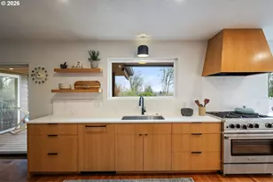 8110 SW Valley View Dr, Portland, OR 97225 - Photo 11