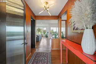 8110 SW Valley View Dr, Portland, OR 97225 - Photo 3