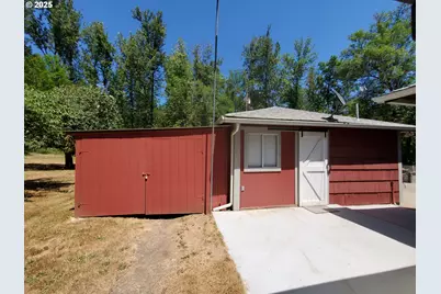 753 Albert Ave, Glendale, OR 97442 - Photo 29