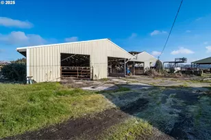 35308 Riverside Ln, Scappoose, OR 97056 - Photo 15