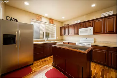 17484 SW November Ct, Beaverton, OR 97003 - Photo 7