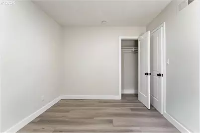 9142 SE Washington St, Portland, OR 97216 - Photo 19
