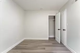 9142 SE Washington St, Portland, OR 97216 - Photo 19
