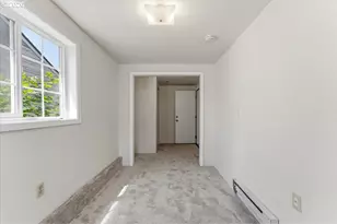 9142 SE Washington St, Portland, OR 97216 - Photo 13