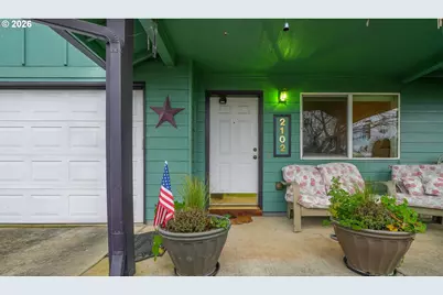 2102 S 8th St, Cottage Grove, OR 97424 - Photo 3