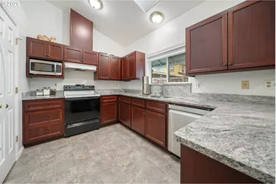 2102 S 8th St, Cottage Grove, OR 97424 - Photo 11