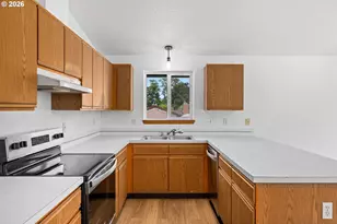 12037 SE Raymond St, Portland, OR 97266 - Photo 17