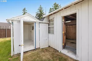 12037 SE Raymond St, Portland, OR 97266 - Photo 37