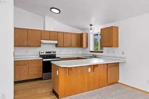 12037 SE Raymond St, Portland, OR 97266 - Photo 13