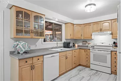 910 N 8th St, Coos Bay, OR 97420 - Photo 19