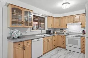 910 N 8th St, Coos Bay, OR 97420 - Photo 19